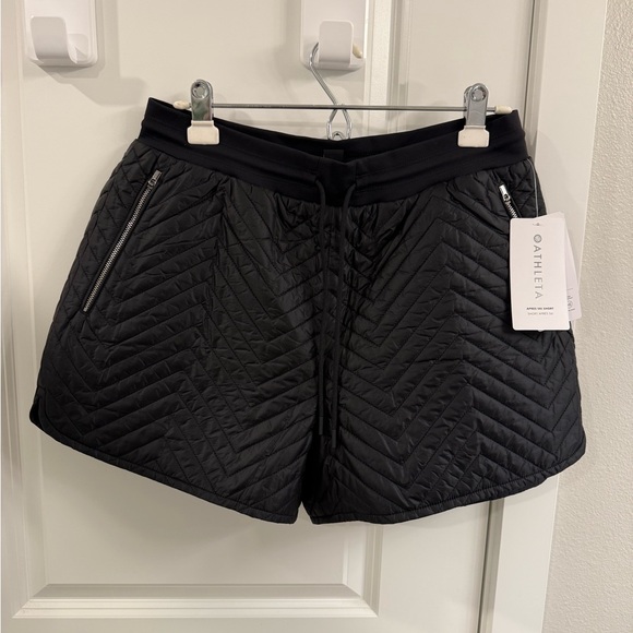 Athleta Pants - NWT Athleta Sz 10 (M) black quilted shorts